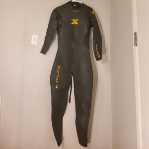 Xterra 4 Wetsuit: M/L mens